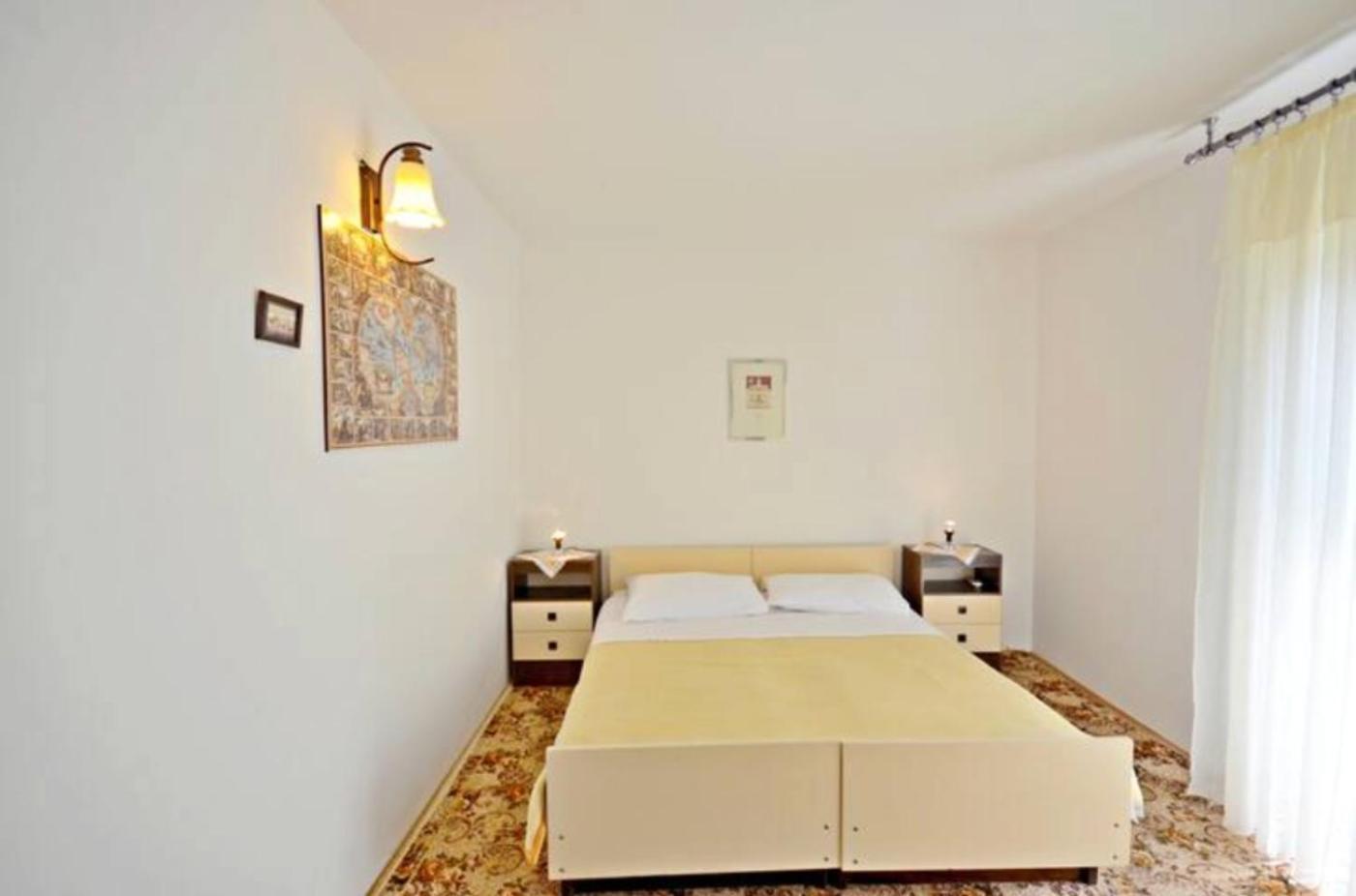 Apartment Bozikovic - Jelsa - Vitarnja Экстерьер фото