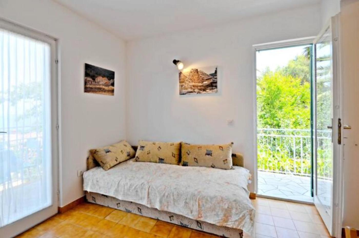 Apartment Bozikovic - Jelsa - Vitarnja Экстерьер фото